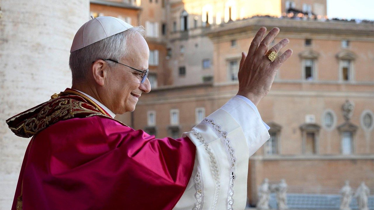 Papież Leon XIV. Życie i wiara. Krótki rys biograficzny.